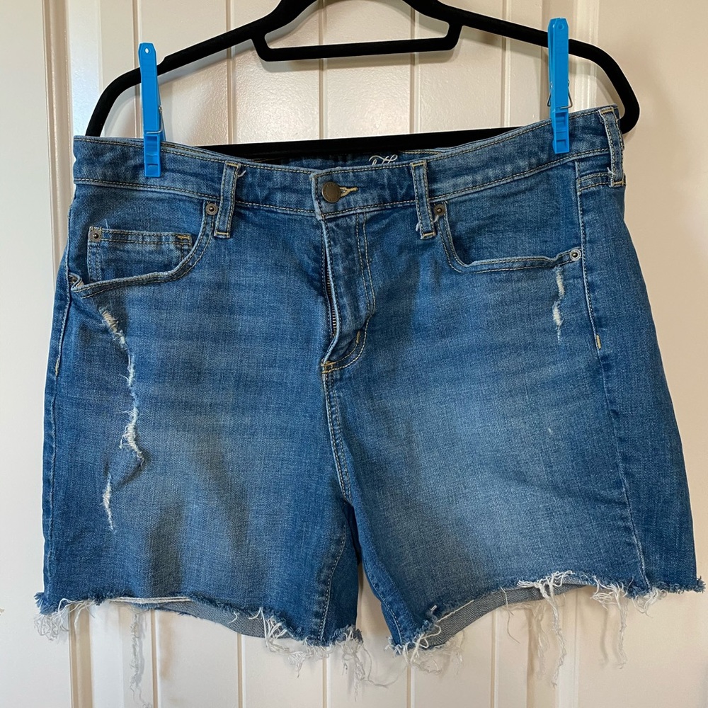 Universal Thread Midrise Boyfriend Jean Shorts 14